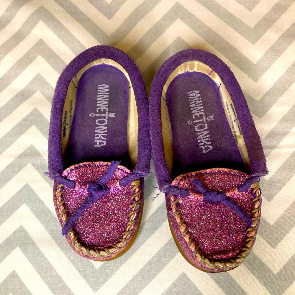 Toddler Girls Minnetonka Purple Glitter Sparkly Suede Moccasins Shoes - Size 8
